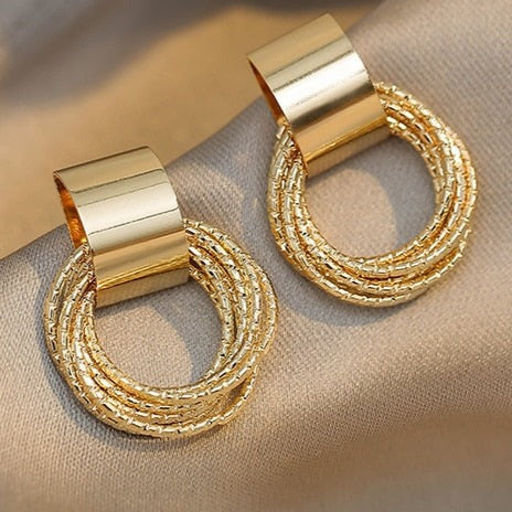 Retro Gold Circle Pendant Earrings