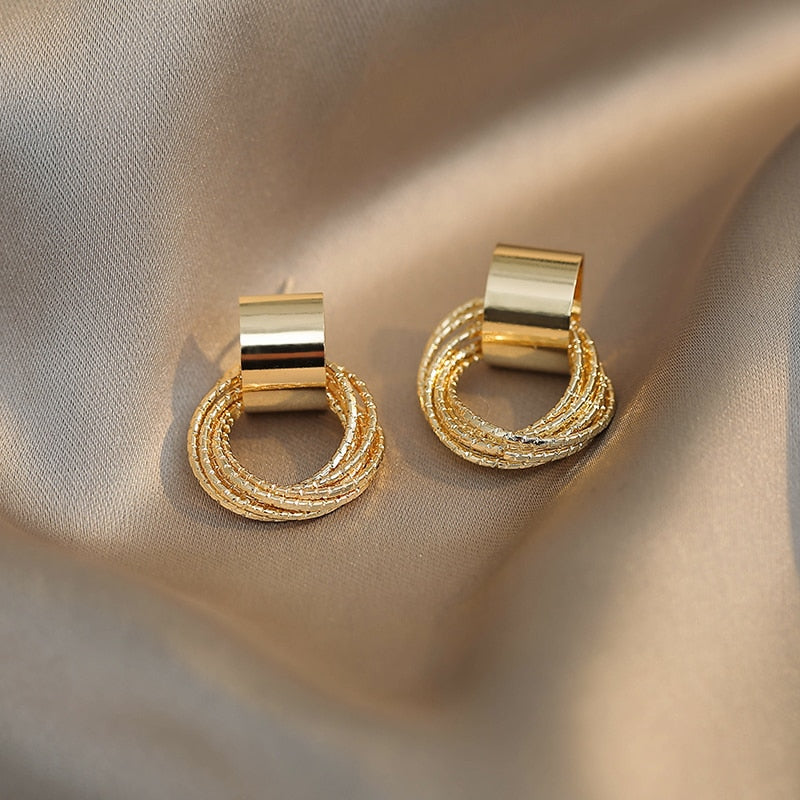 Retro Gold Circle Pendant Earrings